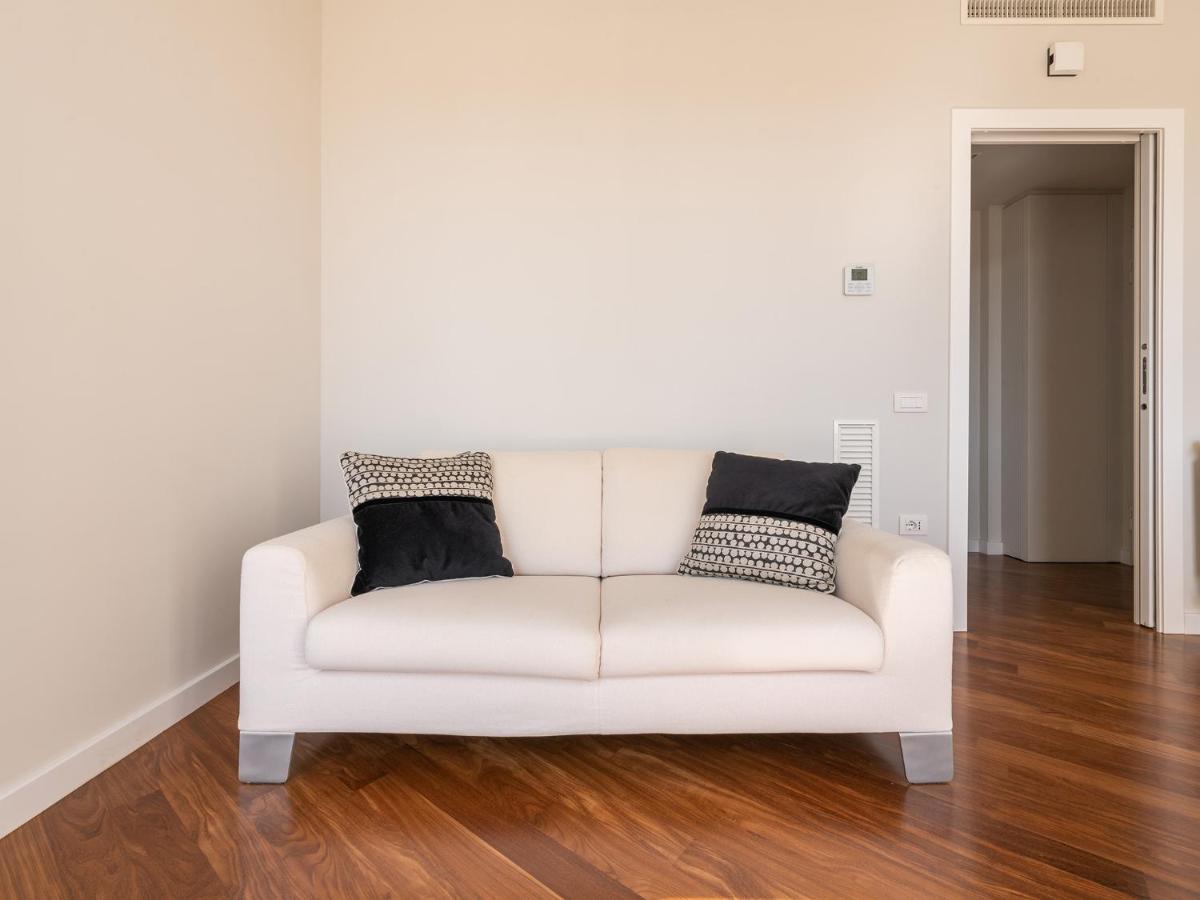 Penthouse Center Apartment Каляри Екстериор снимка
