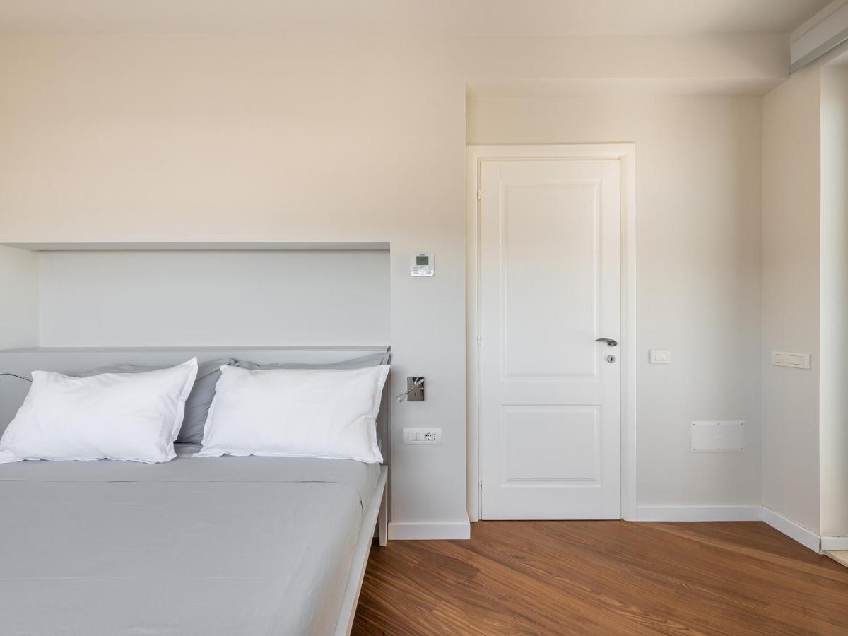 Penthouse Center Apartment Каляри Екстериор снимка